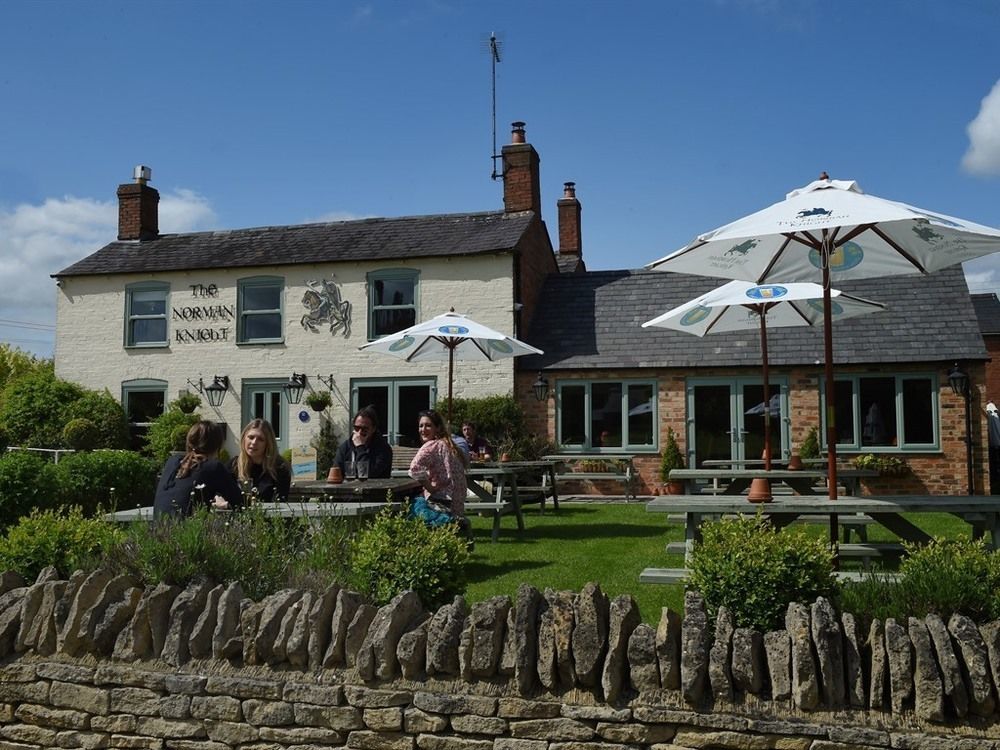 The Norman Knight Whichford Hotel Long Compton Buitenkant foto